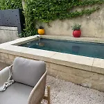 Uzes-a L'ombre Du Marronnier