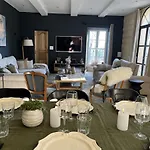 Uzes-a L'ombre Du Marronnier