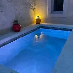 Uzes-a L'ombre Du Marronnier