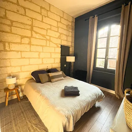 Uzes-a L'ombre Du Marronnier * Uzès