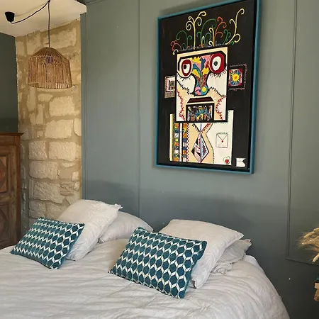 Uzes-a L'ombre Du Marronnier