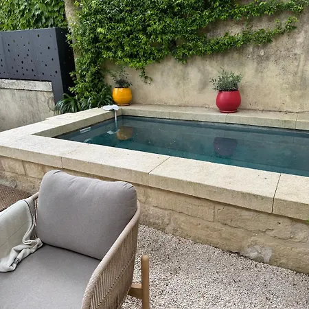 Uzes-a L'ombre Du Marronnier