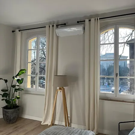 Uzes-a L'ombre Du Marronnier بيت للعطل