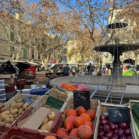 Casa de Férias Uzes-a L'ombre Du Marronnier