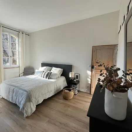 Uzes-a L'ombre Du Marronnier بيت للعطل *