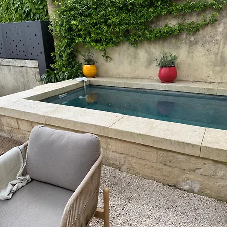 Uzes-a L'ombre Du Marronnier *