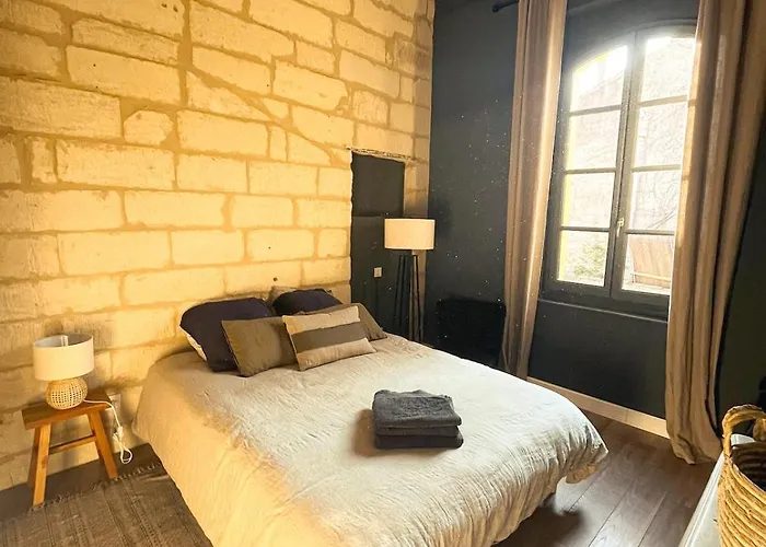 Uzes-a L'ombre Du Marronnier * Uzès