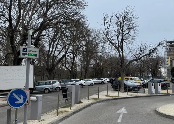 Uzes-a L'ombre Du Marronnier Uzès